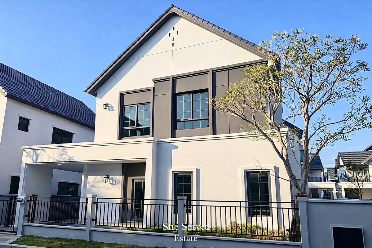 ให้เช่าบ้านบางนา แบริ่ง ลาซาล : ◈ Centro Bangna ◈ Usable area: 230 sq.m. • Land area: 57.3 sq.wah • 4 bedrooms • 4 bathrooms • 2 living rooms • 2 parking spaces • Pet friendly
• Foreigners welcome (all nationalities, in