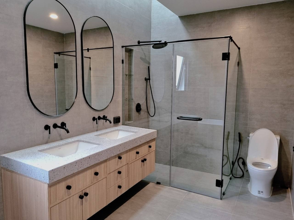 For SaleHouseSukhumvit, Asoke, Thonglor : 📌Single house 60 sq m. Pridi 14, decorated with beautiful built-ins, fully furnished with furniture throughout! Convenient transportation, near Ekkamai-Thonglor. If interested, contact 095-424-3656.