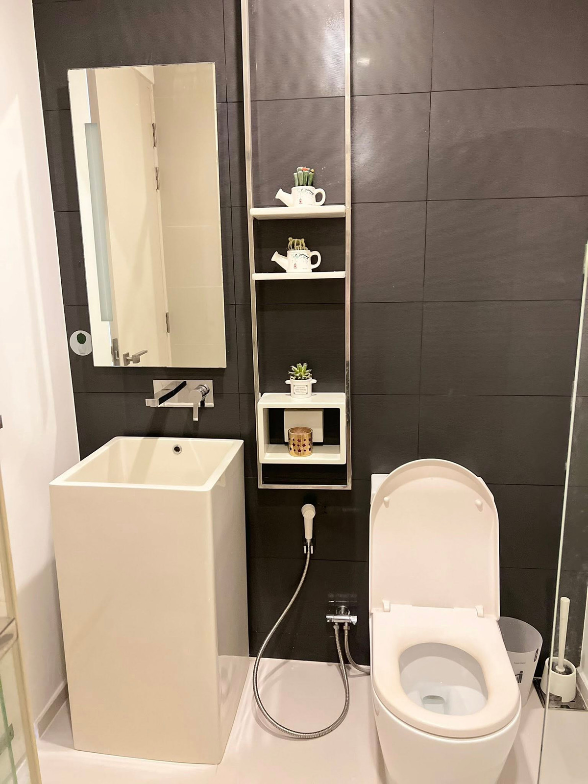 For RentCondoWongwianyai, Charoennakor : Condo for rent, The Room BTS Wongwian Yai, near BTS Wongwian Yai, just 1 minute.