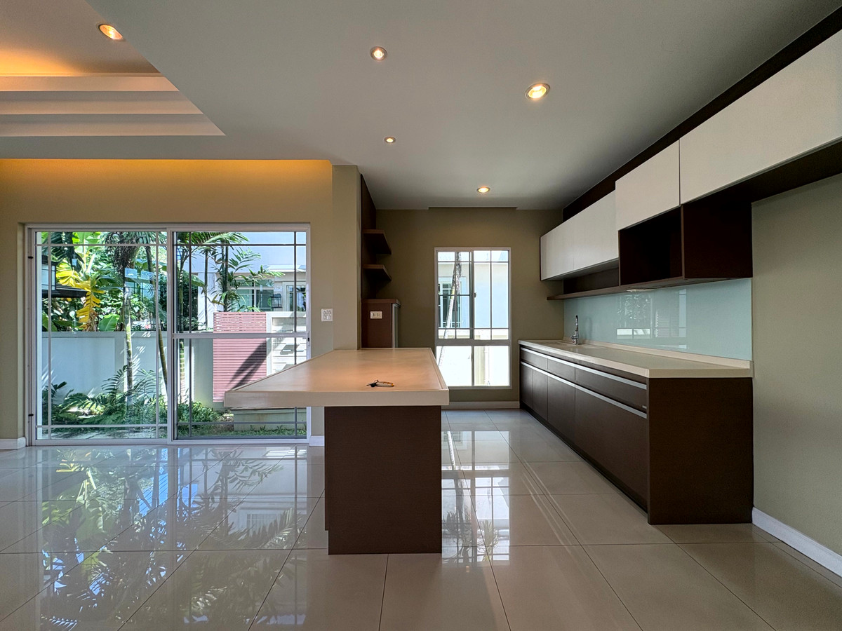 ขายบ้านสมุทรปราการ สำโรง : บ้านเดี่ยว นันทวัน ศรีนครินทร์ หลังมุม ตกแต่งใหม่ พร้อมเข้าอยู่