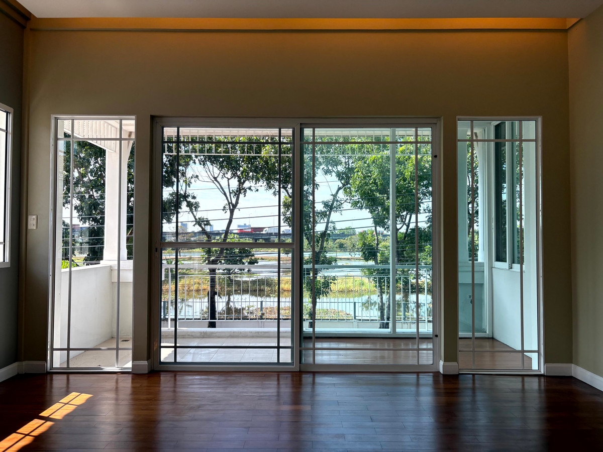 ขายบ้านสมุทรปราการ สำโรง : บ้านเดี่ยว นันทวัน ศรีนครินทร์ หลังมุม ตกแต่งใหม่ พร้อมเข้าอยู่