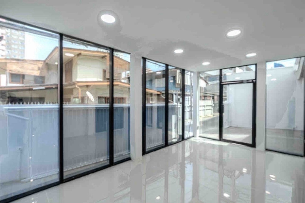 For RentOfficeBangna, Bearing, Lasalle : Office for rent 350 sq m + small warehouse @ Bangna Sanphawut, near BITEC and expressway, convenient travel, parking for 6 cars, can use address for company registration.