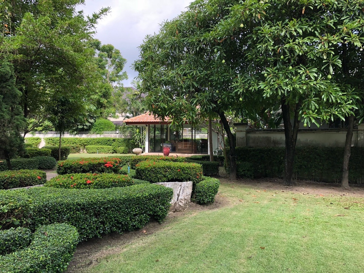 For RentRama9, Petchburi, RCA : FOR RENT VILLA HOUSE @ SOONVIJAI THONGLOR NEAR RCA - HUAY KWANG DISTRICT , PET FRIENDLY AND NEAR INTERNATIONAL SCHOOL FOR KIDS