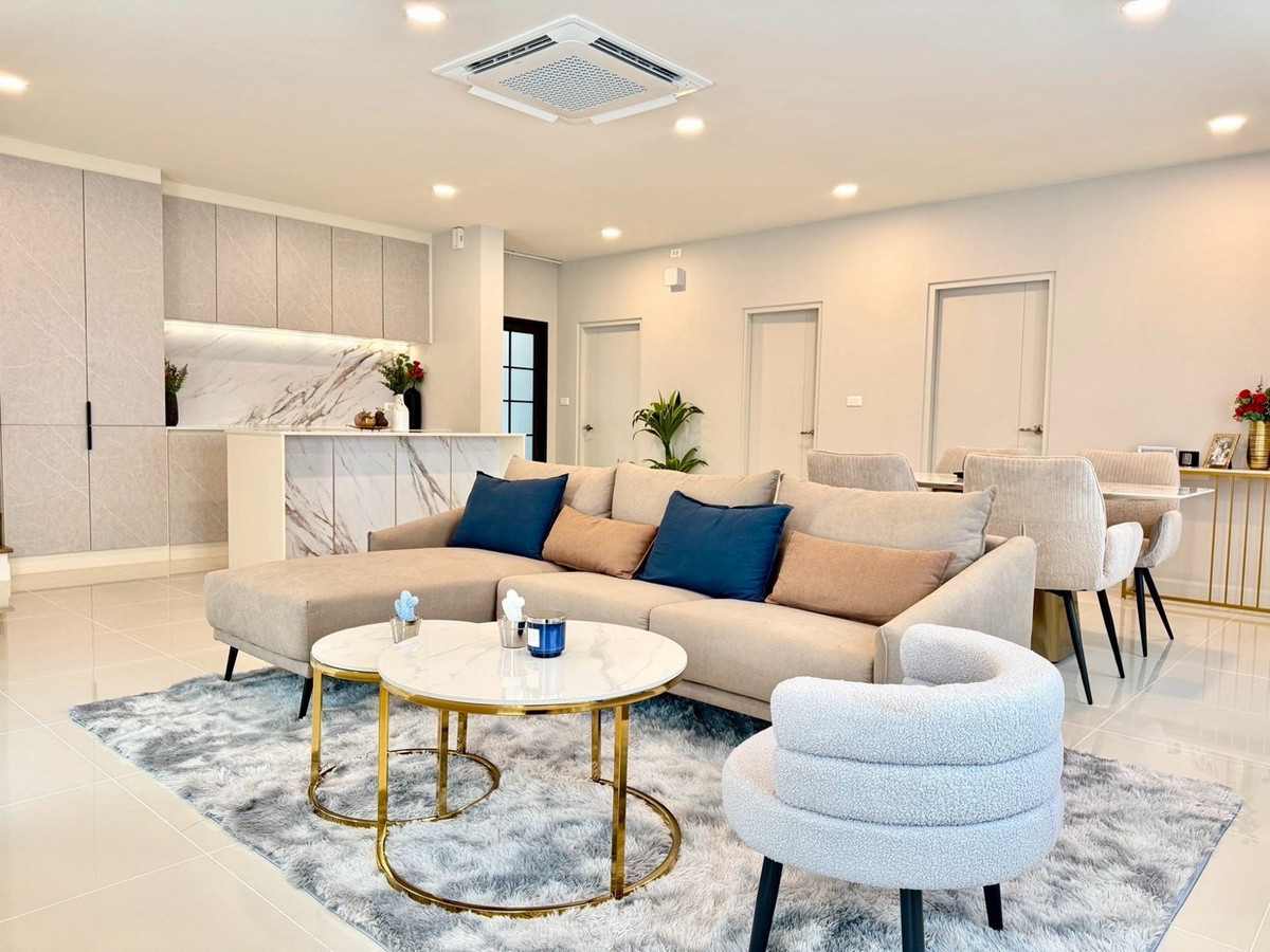 For RentHouseBangna, Bearing, Lasalle : 🔵Luxury House for Rent at Centro Bangna, Adjacent to Mega Bangna – All Nationalities Welcome