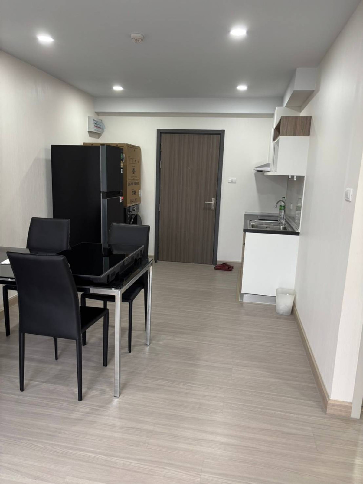 For RentCondoPinklao, Charansanitwong : Condo opposite Yanhee Hospital, next to MRT Blue Line, Bang O Station.