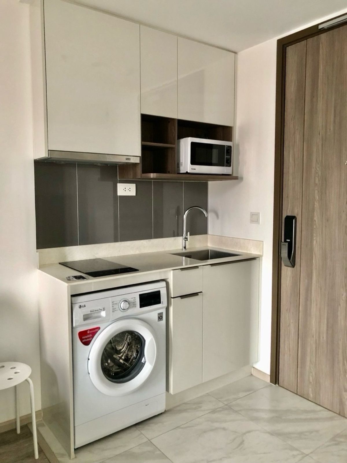 ให้เช่าคอนโดพระราม 9 เพชรบุรีตัดใหม่ RCA : FOR RENT - 1 BEDROOM 33 SQ.M-  READY TO MOVE IN - CALL NOW 094-641-5974