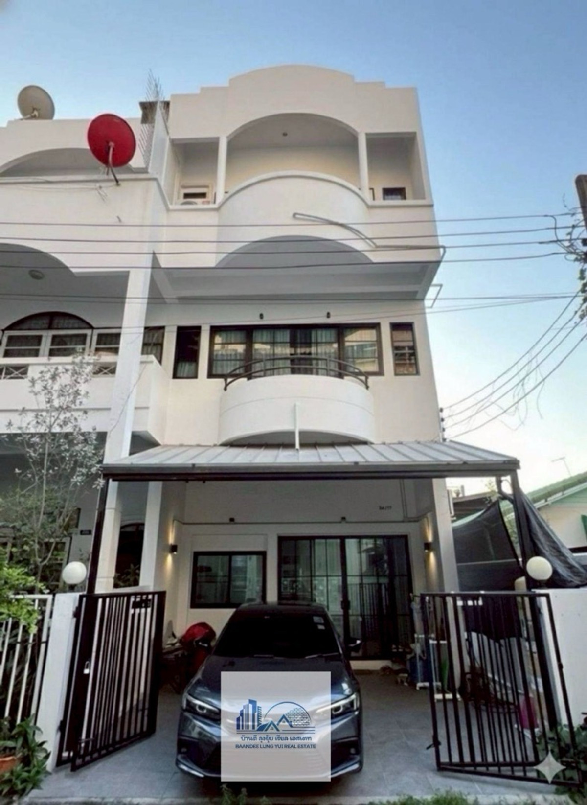 ให้เช่าทาวน์โฮมลาดพร้าว เซ็นทรัลลาดพร้าว : ให้เช่า Townhome ลาดพร้าว 15 🚇🚝🌏拉普拉奧 15 號聯排別墅出租。