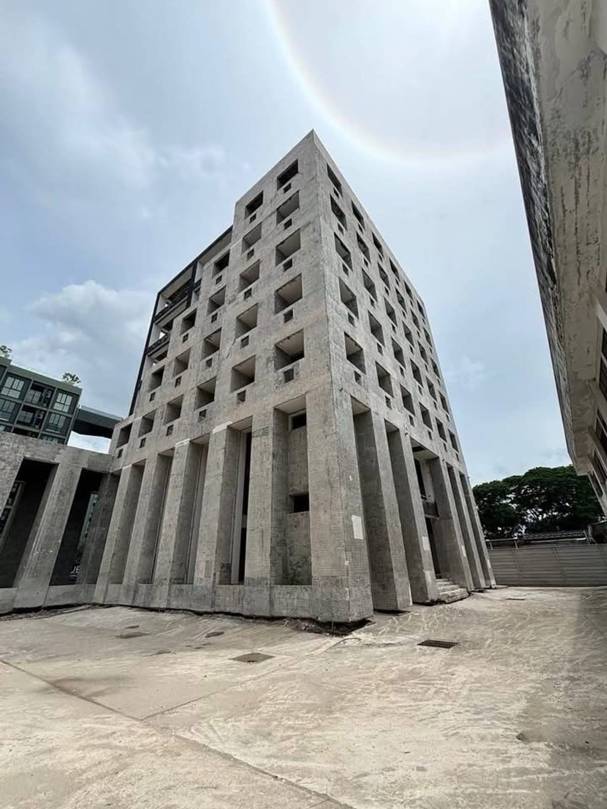 WarehousePattanakan, Srinakarin : 🏛️🏛️For sale/rent commercial building, warehouse, size 5,784 square meters, price 125 million (rent 1.5 million), contact 086-795-9997 (Jimmy)