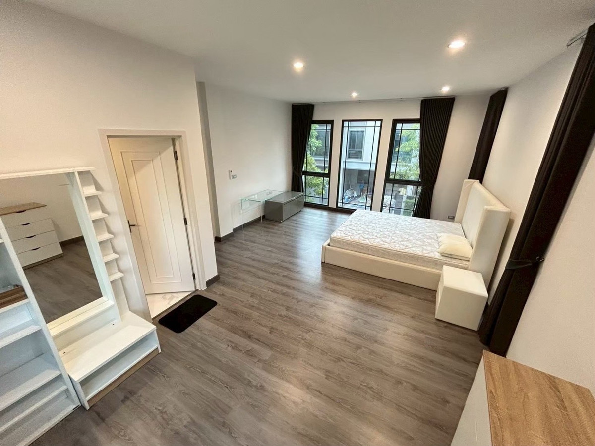 ให้เช่าทาวน์โฮมเกษตรศาสตร์ รัชโยธิน : ให้เช่าบ้านเดี่ยว บ้านกลางเมือง คลาสเซ่ รัชโยธิน (ClasseRatchayothin) ทำเลหนึ่งเดียวติด SCB PARK,