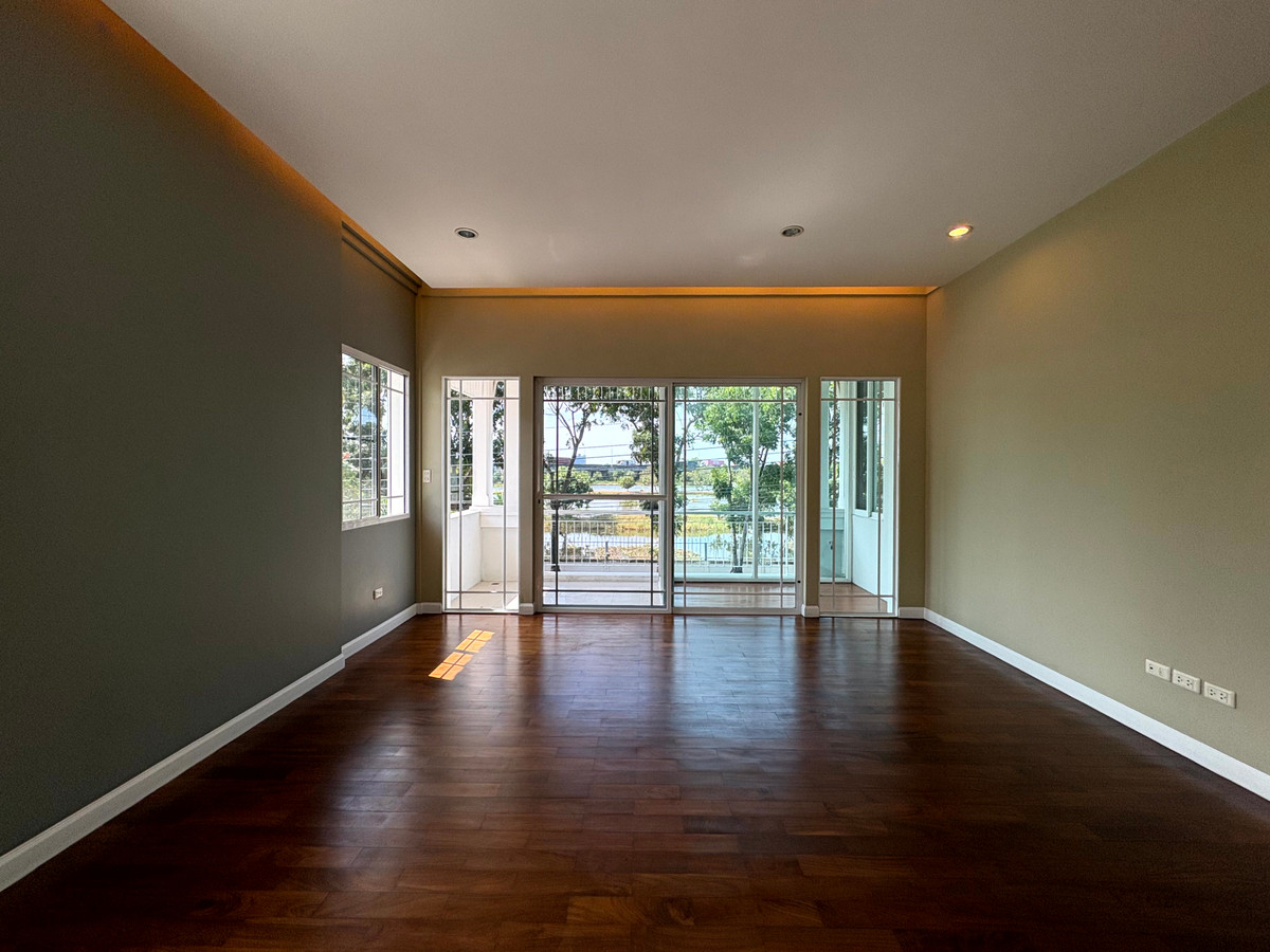 ขายบ้านสมุทรปราการ สำโรง : บ้านเดี่ยว นันทวัน ศรีนครินทร์ หลังมุม ตกแต่งใหม่ พร้อมเข้าอยู่