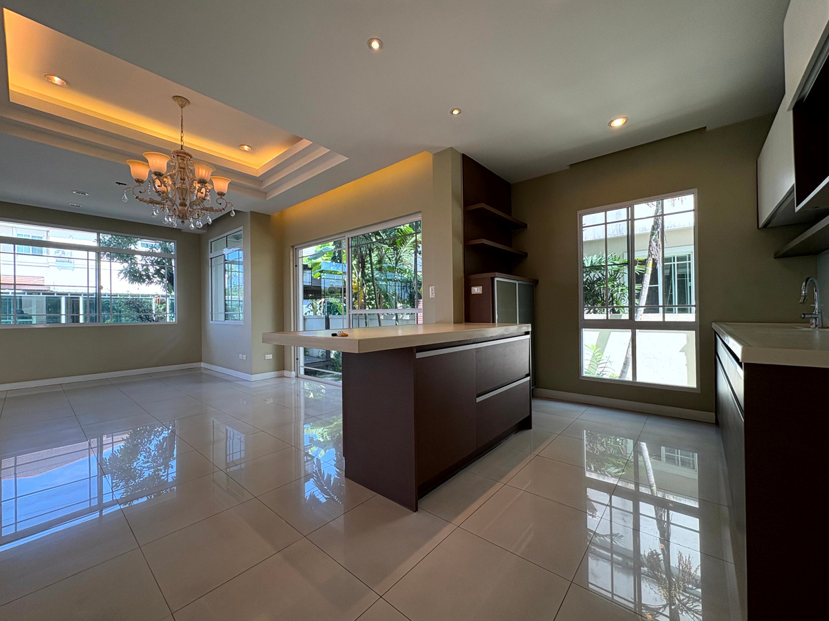 ขายบ้านสมุทรปราการ สำโรง : บ้านเดี่ยว นันทวัน ศรีนครินทร์ หลังมุม ตกแต่งใหม่ พร้อมเข้าอยู่