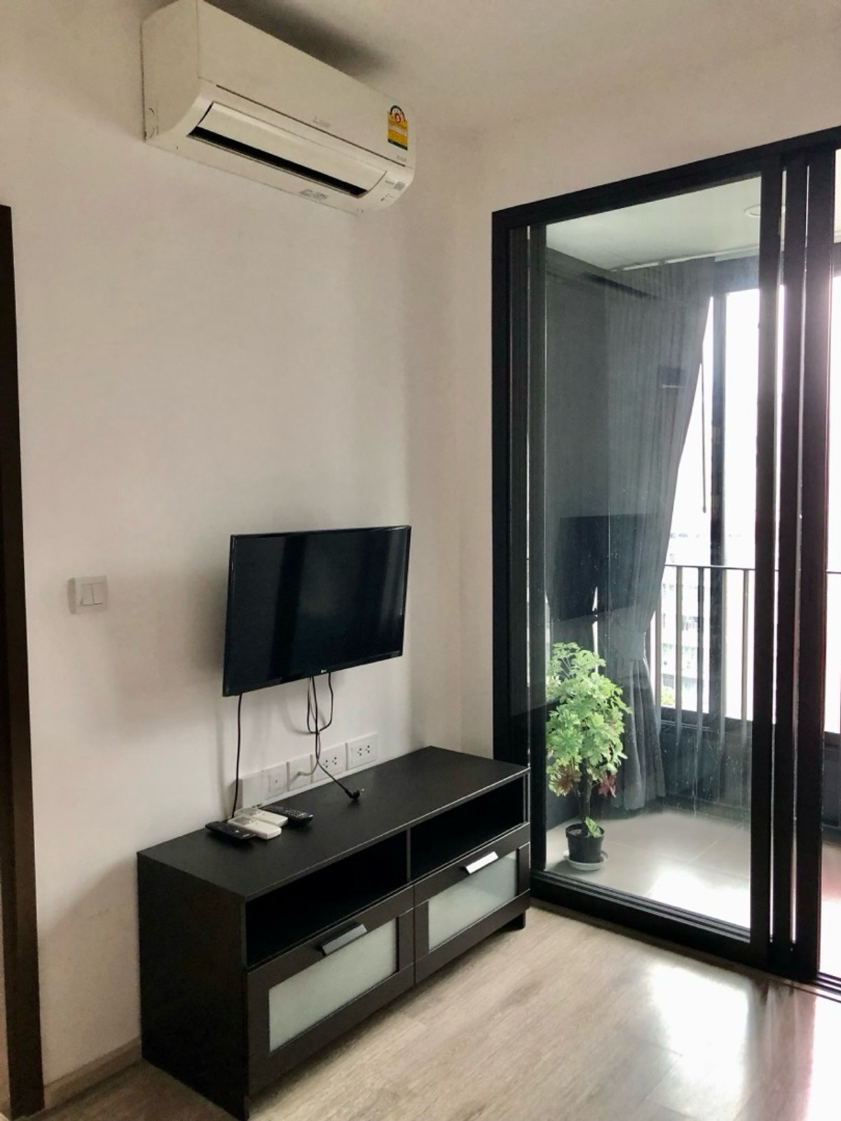 ให้เช่าคอนโดพระราม 9 เพชรบุรีตัดใหม่ RCA : FOR RENT - 1 BEDROOM 33 SQ.M-  READY TO MOVE IN - CALL NOW 094-641-5974