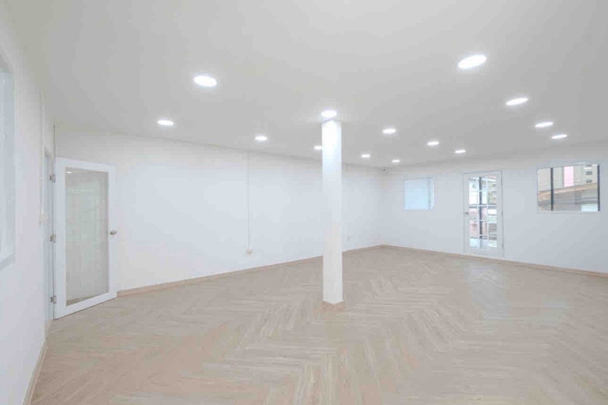 For RentOfficeBangna, Bearing, Lasalle : Office for rent 350 sq m + small warehouse @ Bangna Sanphawut, near BITEC and expressway, convenient travel, parking for 6 cars, can use address for company registration.