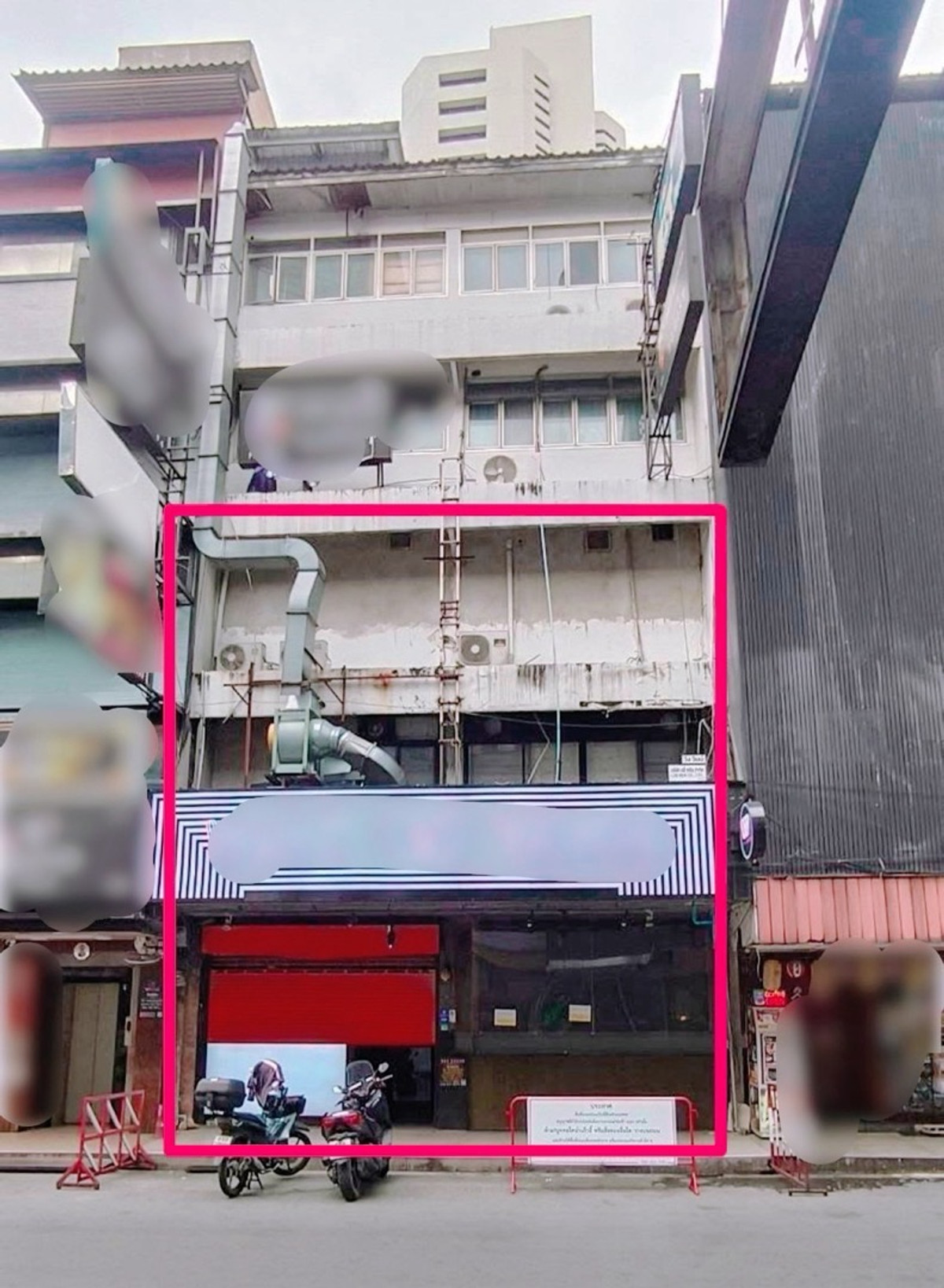For RentShop HouseSilom, Saladaeng, Bangrak : Commercial building for rent, width 8 m., 3 floors, Soi Thaniya, Silom, BTS Saladaeng, for doing business.