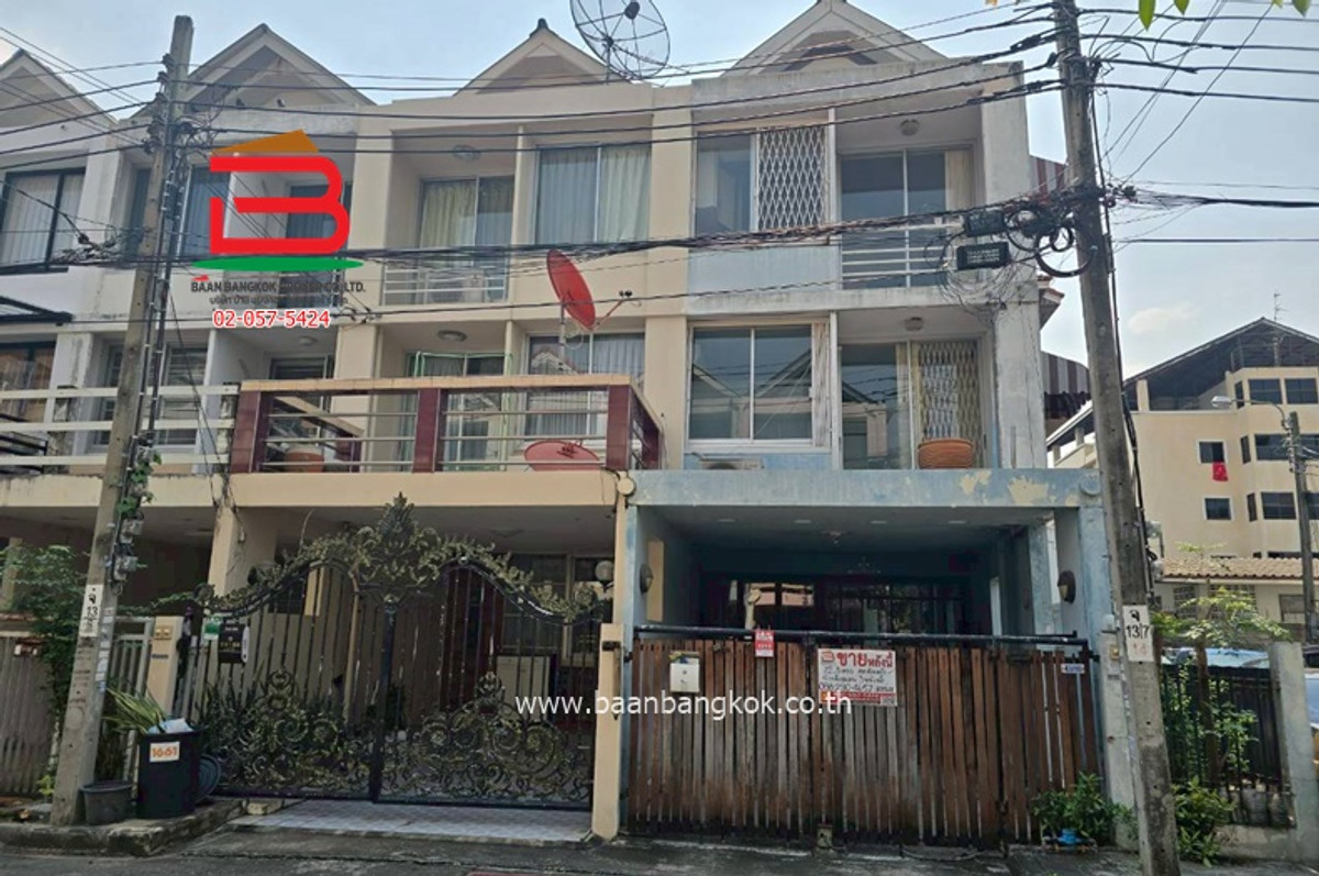 ขายทาวน์โฮมรัชดา ห้วยขวาง : ทาวน์โฮม ซิตี้ทาวน์โฮมลาดพร้าว 80 (ใกล้ตลาดสะพานสอง) เนื้อที่ 22.8 ตรว. แขวงวังทองหลาง เขตวังทองหลาง