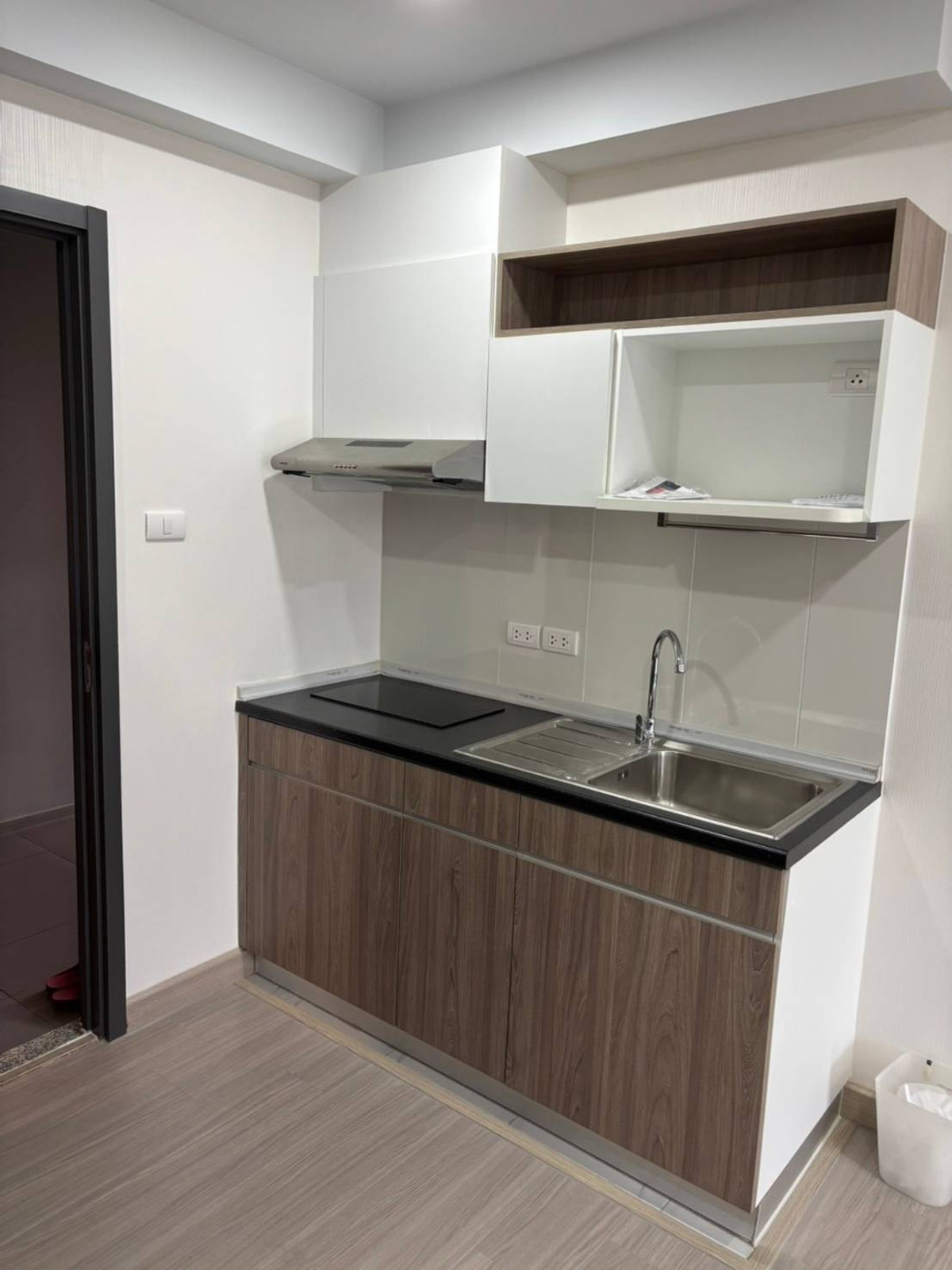 For RentCondoPinklao, Charansanitwong : Condo opposite Yanhee Hospital, next to MRT Blue Line, Bang O Station.