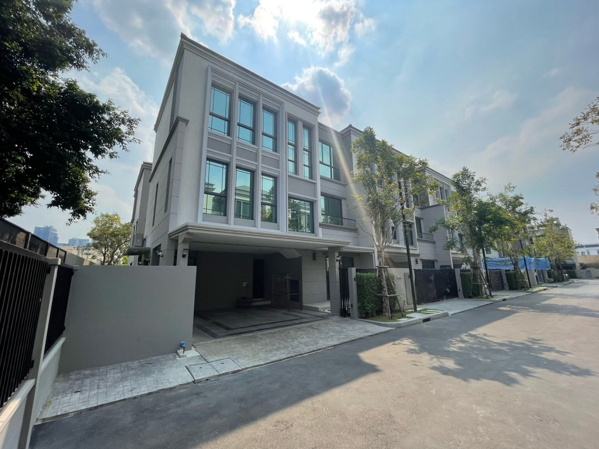 ให้เช่าทาวน์โฮมเกษตรศาสตร์ รัชโยธิน : ให้เช่าบ้านเดี่ยว บ้านกลางเมือง คลาสเซ่ รัชโยธิน (ClasseRatchayothin) ทำเลหนึ่งเดียวติด SCB PARK,