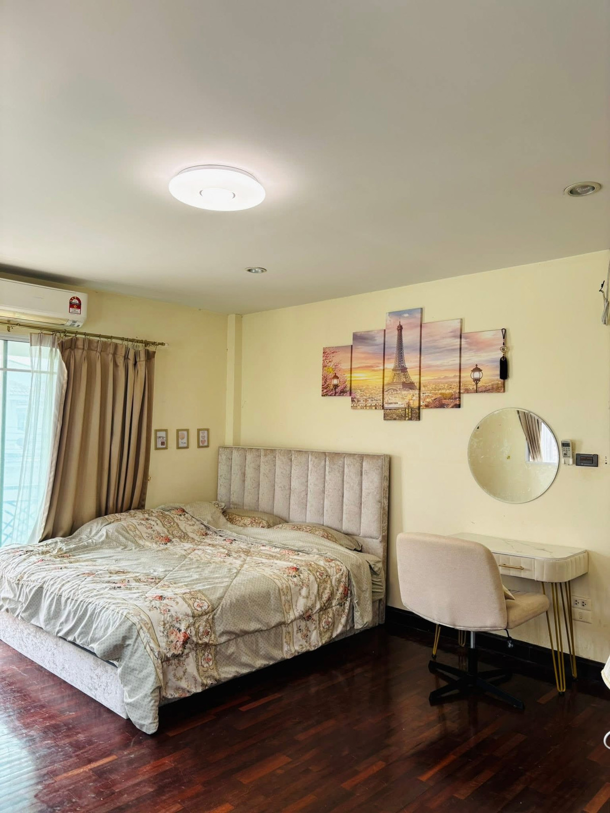 For RentHouseMin Buri, Romklao : House for rent at Krungthep Kreetha - newly cut, area 60 sq m., 3 bedrooms, 3 bathrooms, beautiful house, fully decorated. Furniture & electrical appliances Carry your bag and be ready. Cheap house for rent, good location