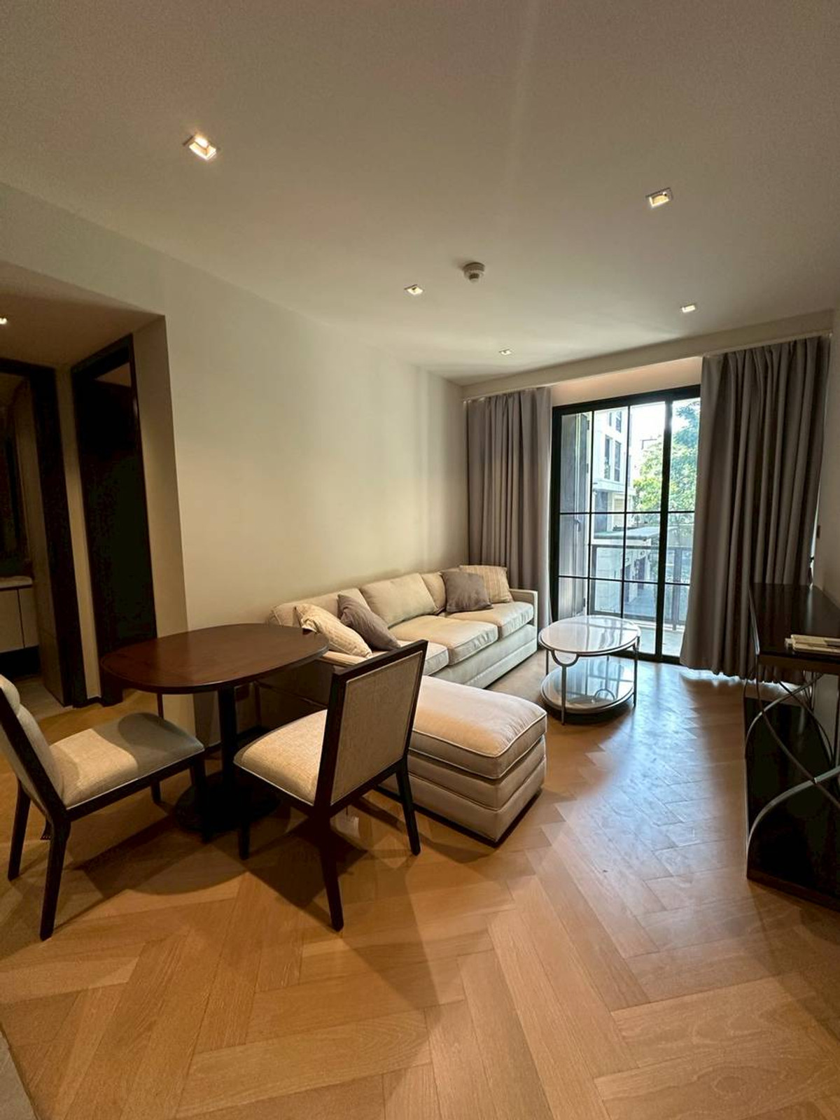 ให้เช่าคอนโดสุขุมวิท อโศก ทองหล่อ : • RENT • The Reserve 61  • 2 Bed 2 Bath • 70 Sqm. • 68,000 •   Line ID : Vassily