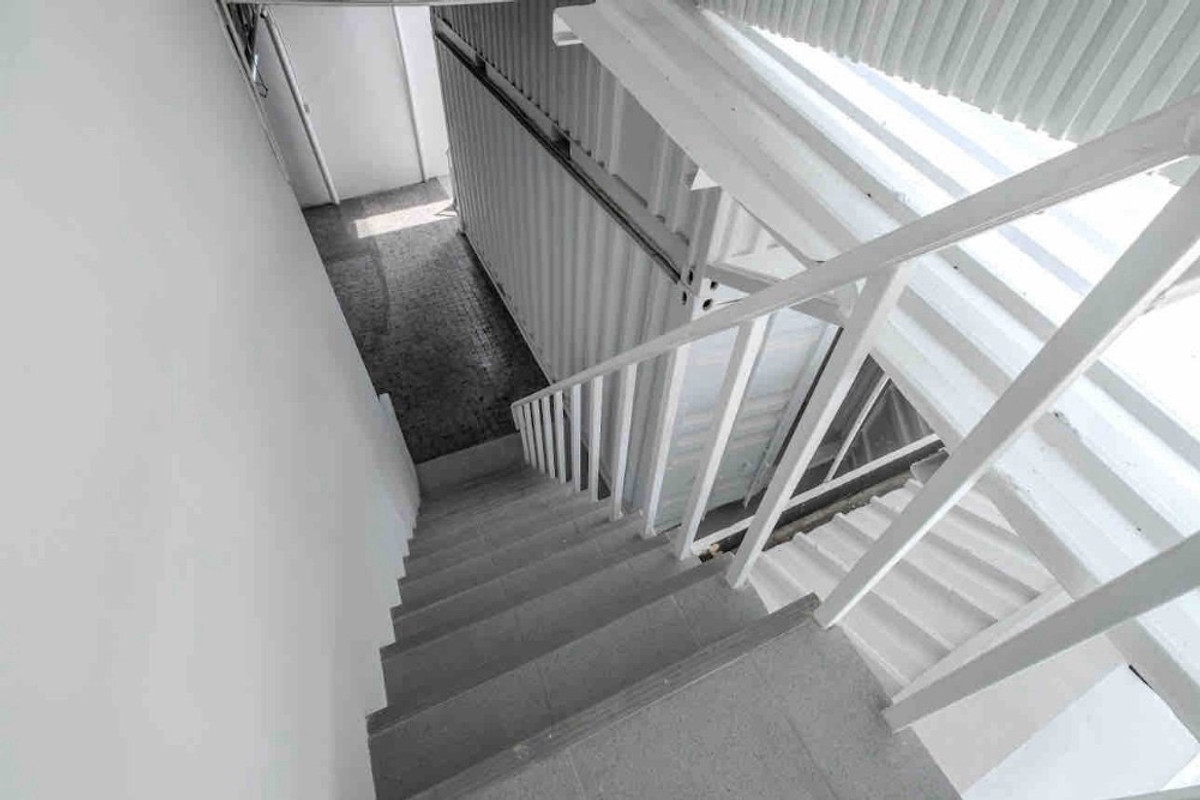 For RentOfficeBangna, Bearing, Lasalle : Office for rent 350 sq m + small warehouse @ Bangna Sanphawut, near BITEC and expressway, convenient travel, parking for 6 cars, can use address for company registration.