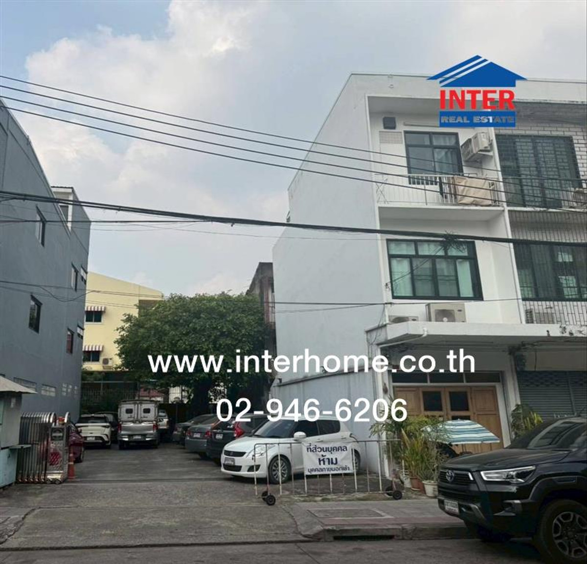 For SaleShop HouseWongwianyai, Charoennakor : Commercial building, 3 floors, 13 sq m. Commercial building, Soi Charoenrat 17, at the mouth of the alley, near ICONSIAM, Charoen Nakhon Road, Charoenrak Road, Khlong San District, Bangkok.