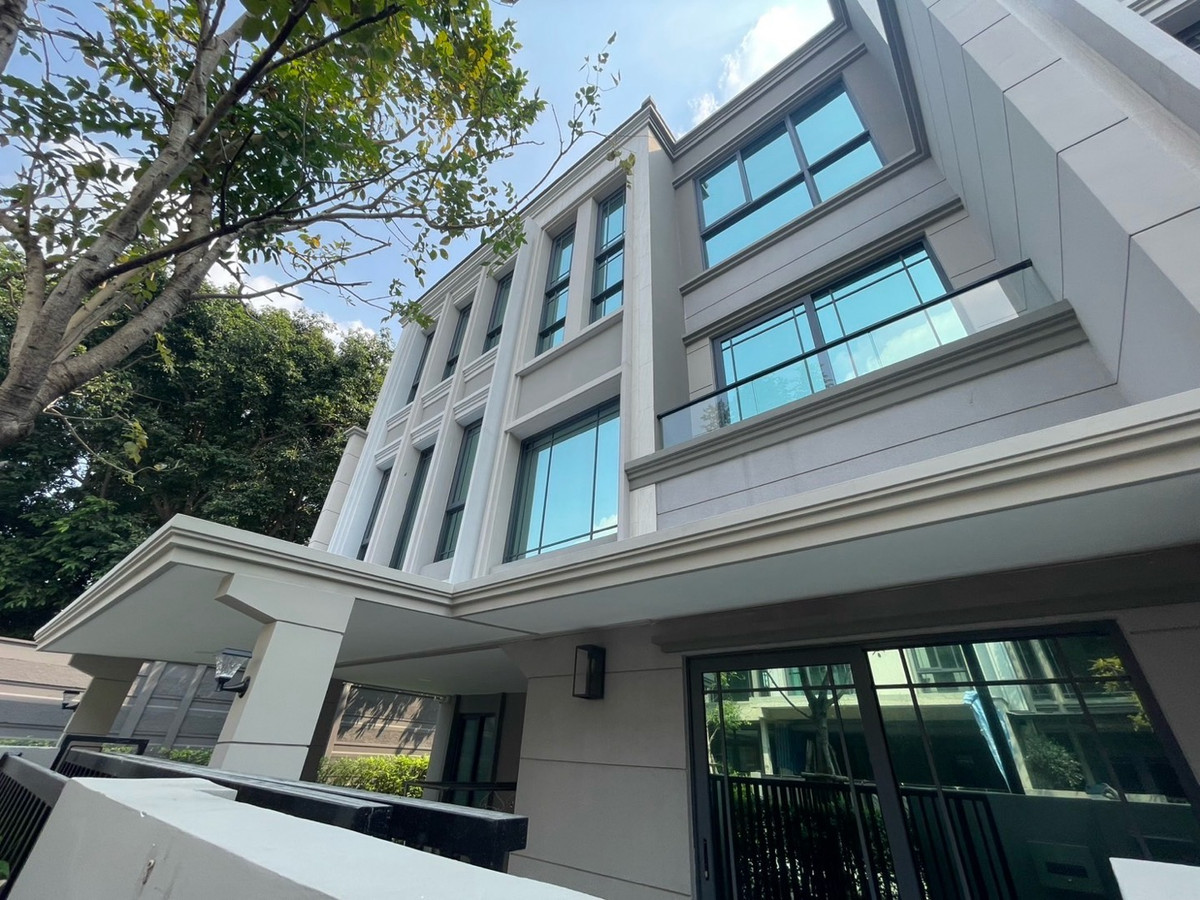 ให้เช่าทาวน์โฮมเกษตรศาสตร์ รัชโยธิน : ให้เช่าบ้านเดี่ยว บ้านกลางเมือง คลาสเซ่ รัชโยธิน (ClasseRatchayothin) ทำเลหนึ่งเดียวติด SCB PARK,