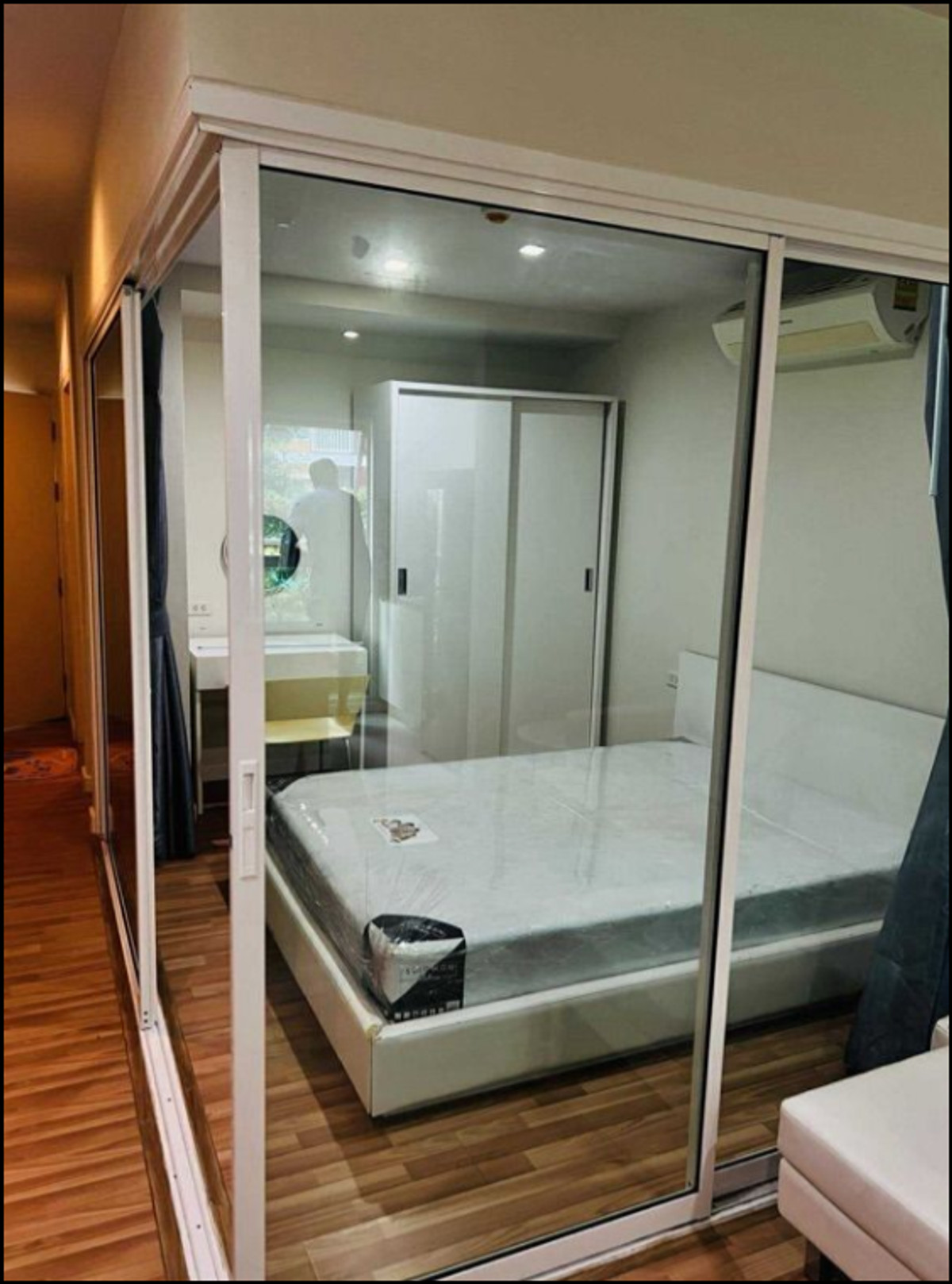 ขายคอนโดเลียบทางด่วนรามอินทรา : ขายคอนโด 1 ห้องนอน วิวสระ โครงการ วี คอนโด เอกมัย - รามอินทรา (S5330)