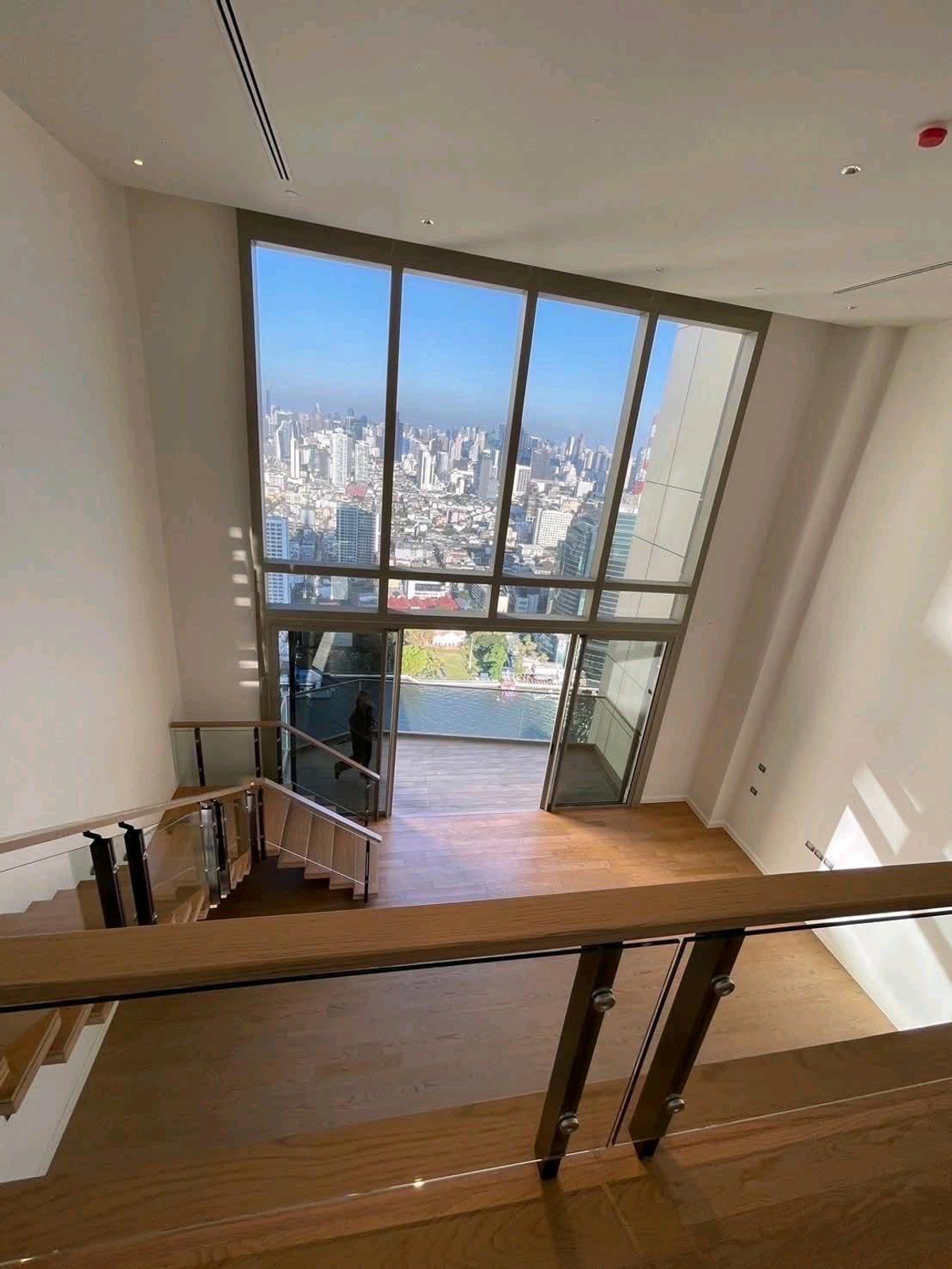 ขายคอนโดวงเวียนใหญ่ เจริญนคร : ขาย Magnolias Waterfront Residences Duplex ICONSIAM 4bed มีห้องแม่บ้าน