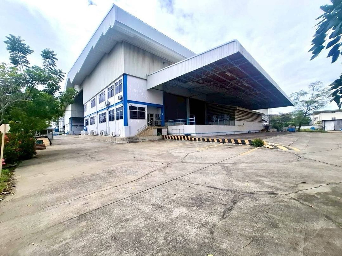 For RentFactorySamut Prakan,Samrong : Industrial factory for rent with factory license @ Bangna Trad KM.23 on land 6 rai 3 ngan 71.5 square wah, usable area 5,508 square meters, Samut Prakan Province.