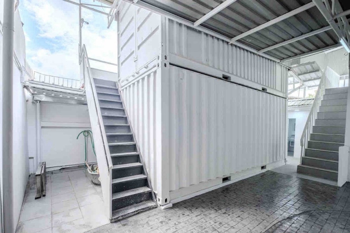 For RentOfficeBangna, Bearing, Lasalle : Office for rent 350 sq m + small warehouse @ Bangna Sanphawut, near BITEC and expressway, convenient travel, parking for 6 cars, can use address for company registration.