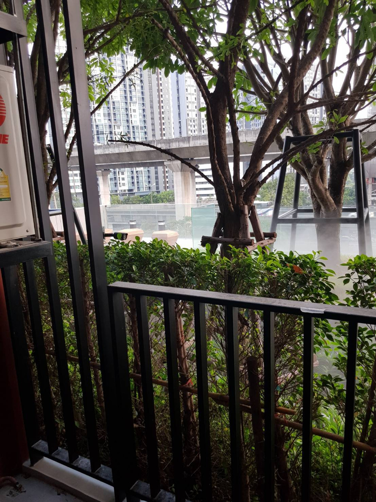 ขายคอนโดพระราม 9 เพชรบุรีตัดใหม่ RCA : ขายคอนโด เดอะเบสการ์เดน พระราม 9 (S15-2428)