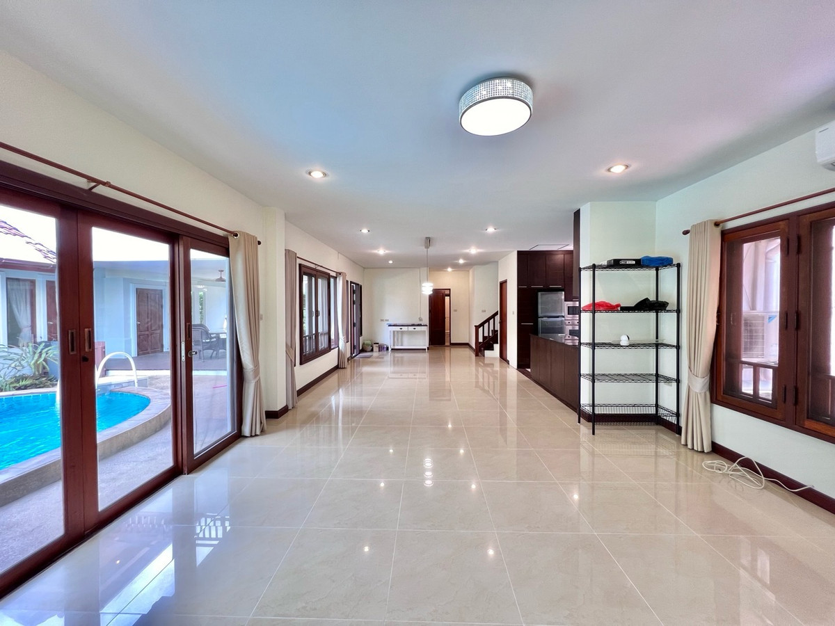 For RentRama9, Petchburi, RCA : FOR RENT VILLA HOUSE @ SOONVIJAI THONGLOR NEAR RCA - HUAY KWANG DISTRICT , PET FRIENDLY AND NEAR INTERNATIONAL SCHOOL FOR KIDS