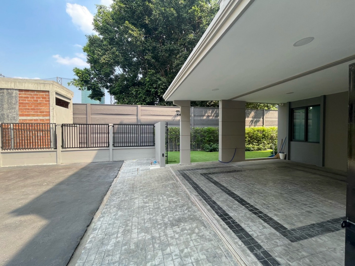 ให้เช่าทาวน์โฮมเกษตรศาสตร์ รัชโยธิน : ให้เช่าบ้านเดี่ยว บ้านกลางเมือง คลาสเซ่ รัชโยธิน (ClasseRatchayothin) ทำเลหนึ่งเดียวติด SCB PARK,