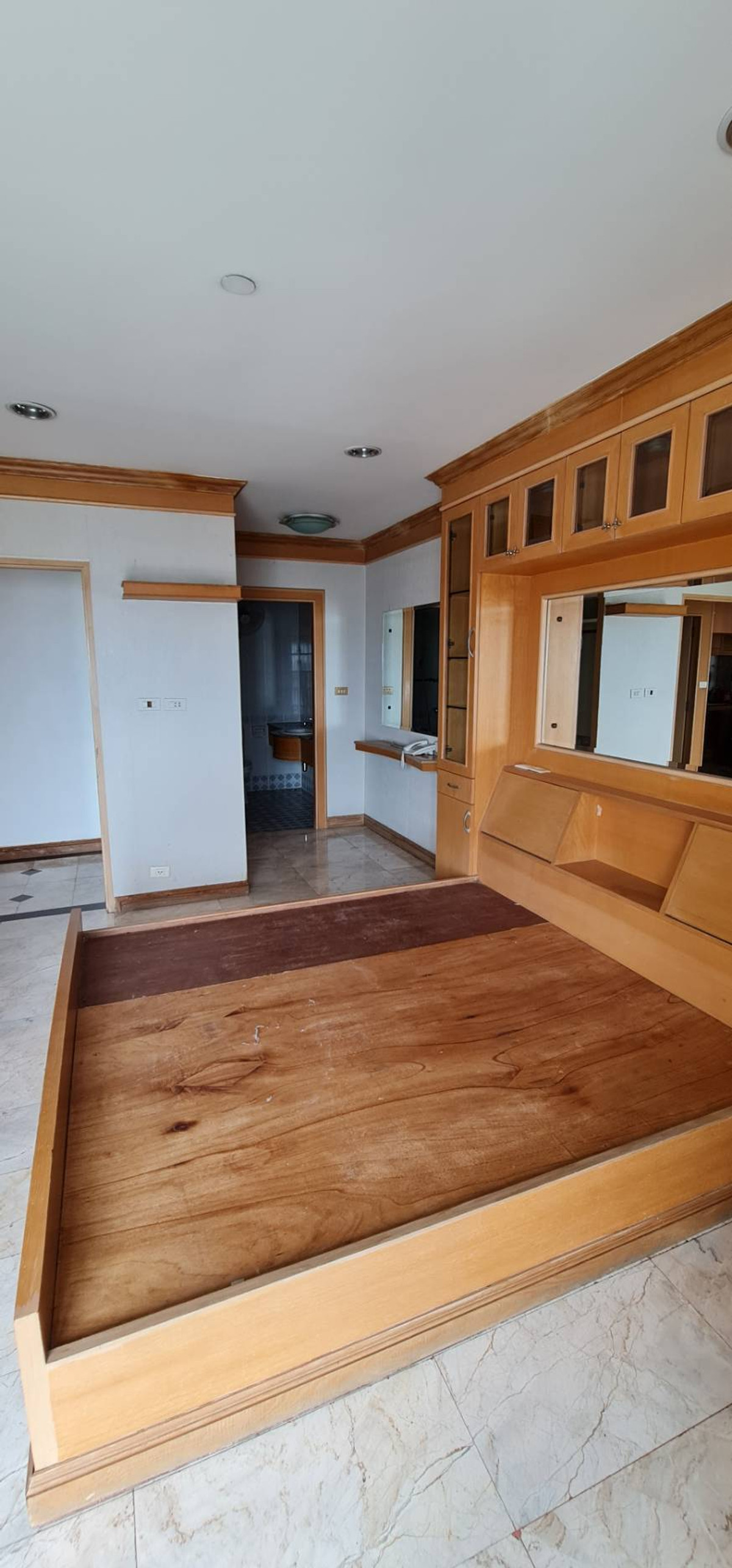 ขายคอนโดสาทร นราธิวาส : Sathorn Gardens / 2 Bedrooms (FOR SALE), สาธร การ์เด้นส์  / 2 ห้องนอน (ขาย) PT033