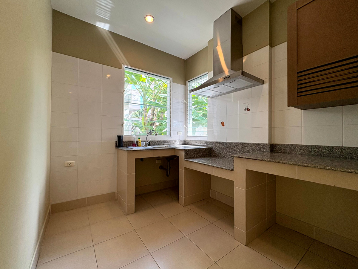 ขายบ้านสมุทรปราการ สำโรง : บ้านเดี่ยว นันทวัน ศรีนครินทร์ หลังมุม ตกแต่งใหม่ พร้อมเข้าอยู่