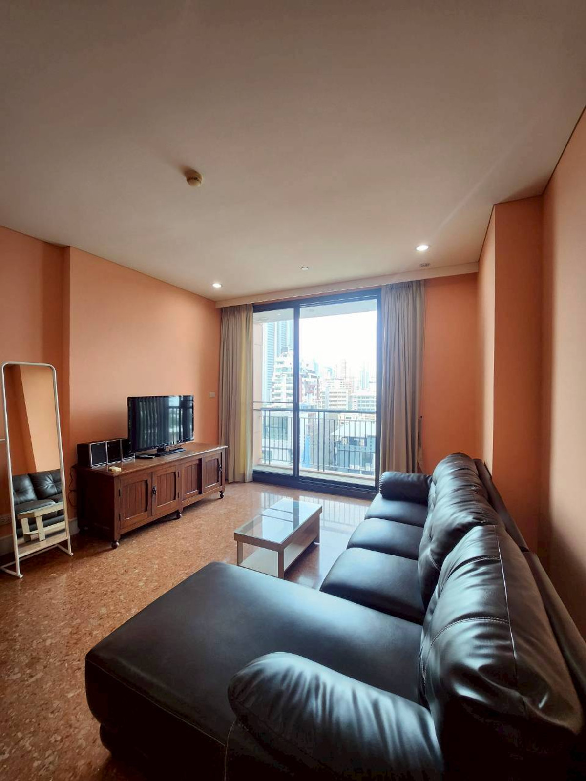 ให้เช่าคอนโดสุขุมวิท อโศก ทองหล่อ : ให้เช่า อกัสตัน สุขุมวิท 22 เลี้ยงสัตว์ได้ เช่าเพียง 48,000 บาทต่อเดือน ห้องพร้อมเข้าอยู่ นัดดูห้องจริงได้