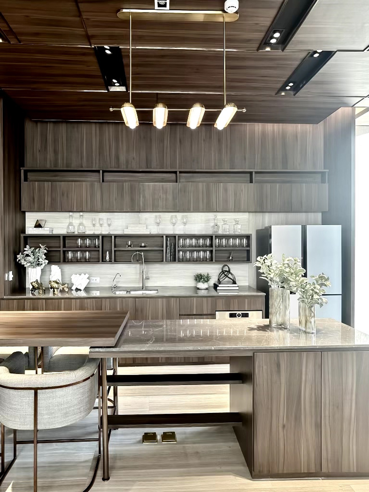 ขายคอนโดสาทร นราธิวาส : ANIL Sathorn 12  - CHANINTR-FURNISHED HIGH-FLOOR RESIDENCE