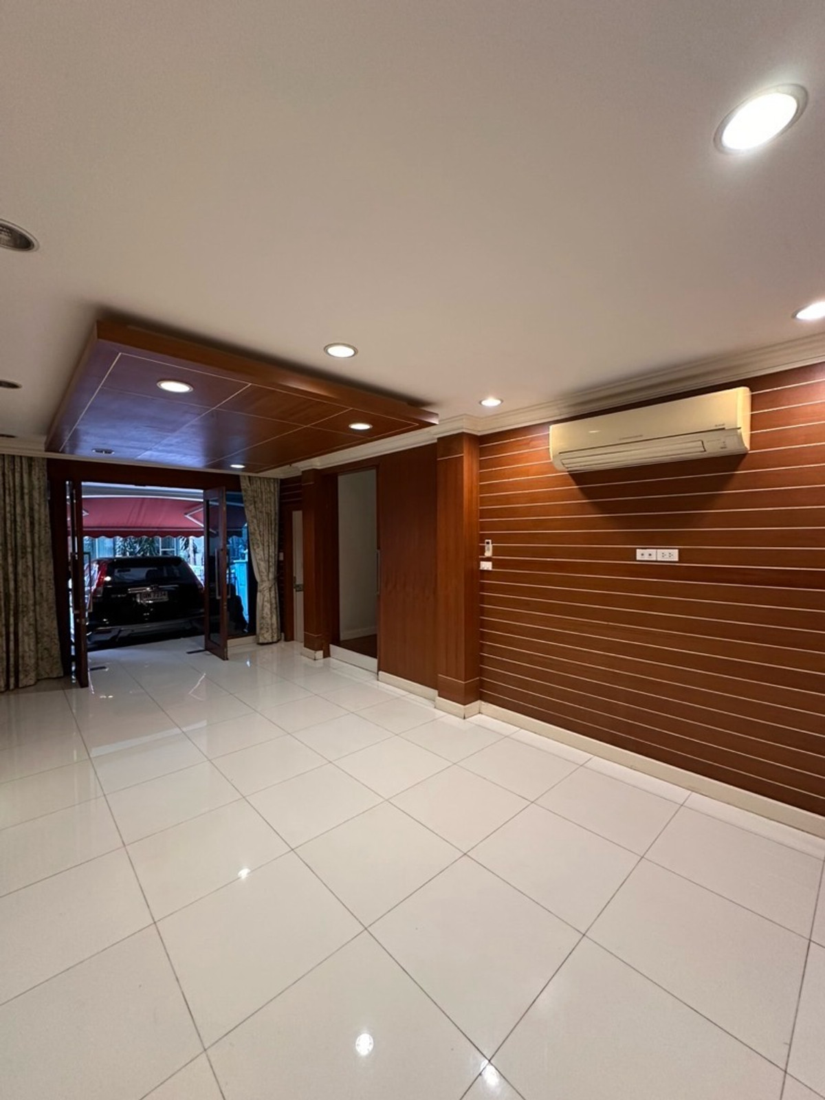 ให้เช่าทาวน์โฮมสุขุมวิท อโศก ทองหล่อ : ให้เช่าทาวน์โฮม 4ชั้น ทองหล่อ 100,000บาท/เดือน สัญญาขั้นต่ำ 1ปี