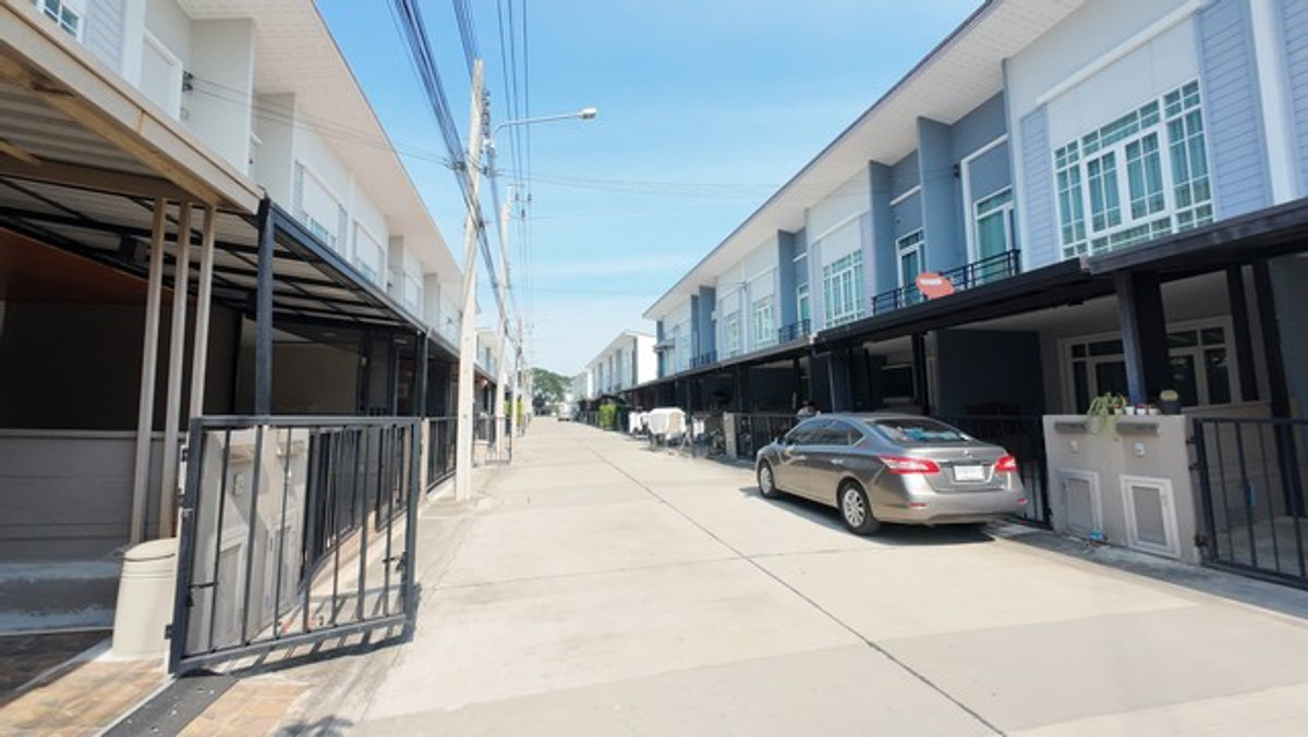 For SaleTownhomeRama5, Ratchapruek, Bangkruai : Casa Waterside Rama 5, comfortable for the whole family, 4 bedroom townhouse, quality project, loss.