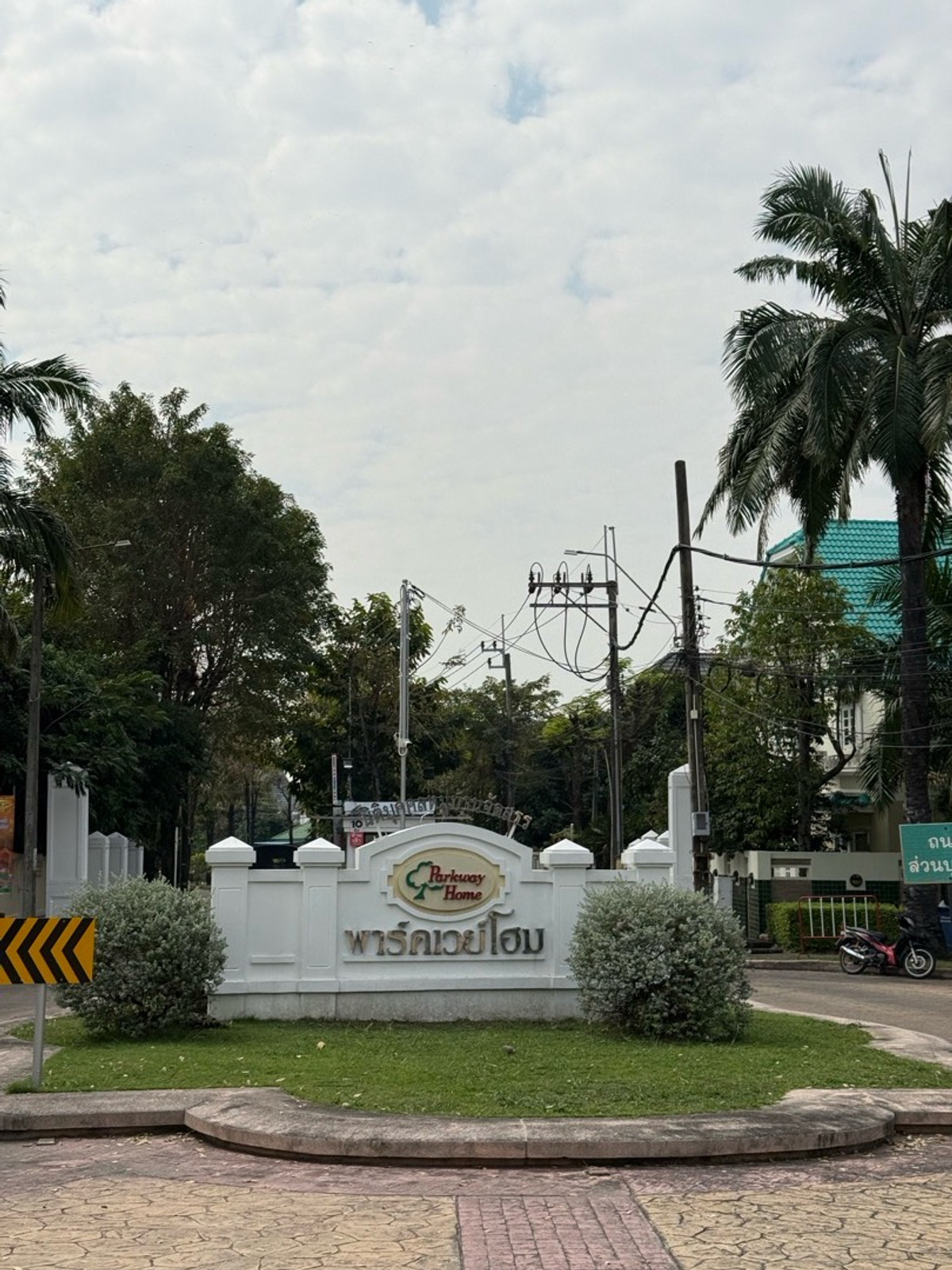 For SaleHouseMin Buri, Romklao : Good structure, waiting for new owner to renovate (peaceful, private)