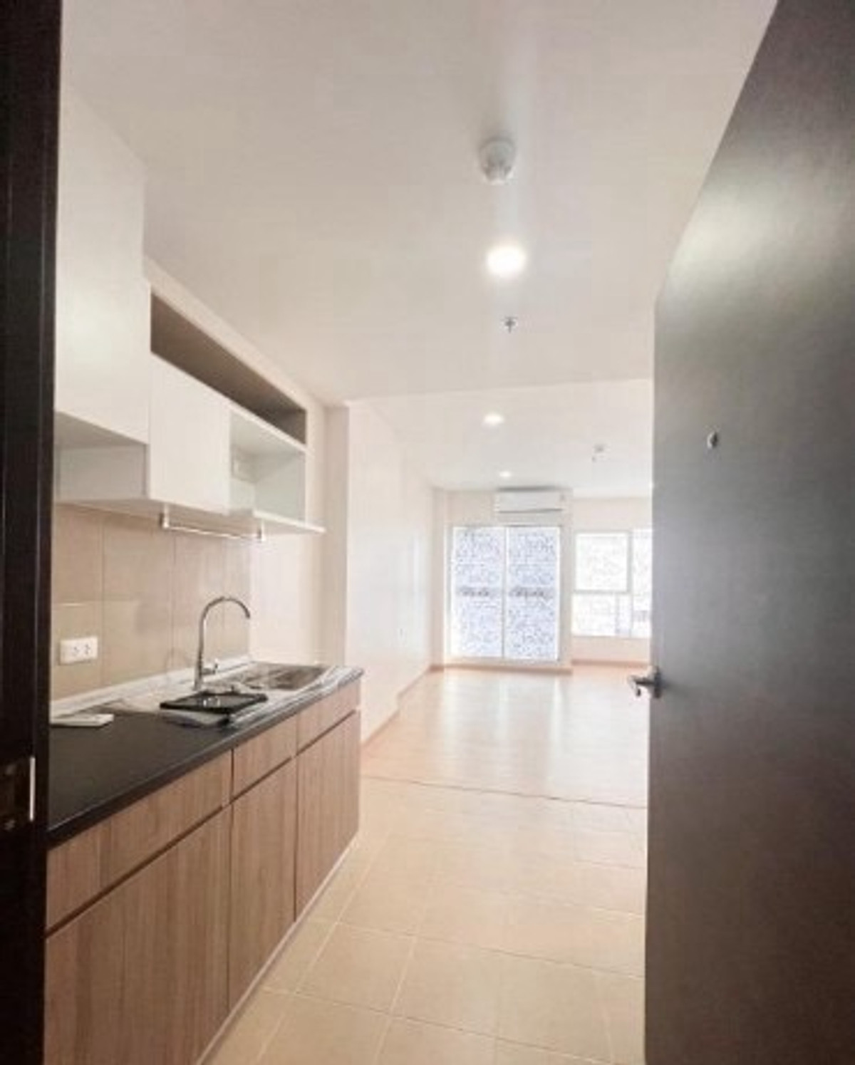 For RentCondoThaphra, Talat Phlu, Wutthakat : 350 meters, walking distance, near The Mall Tha Phra.