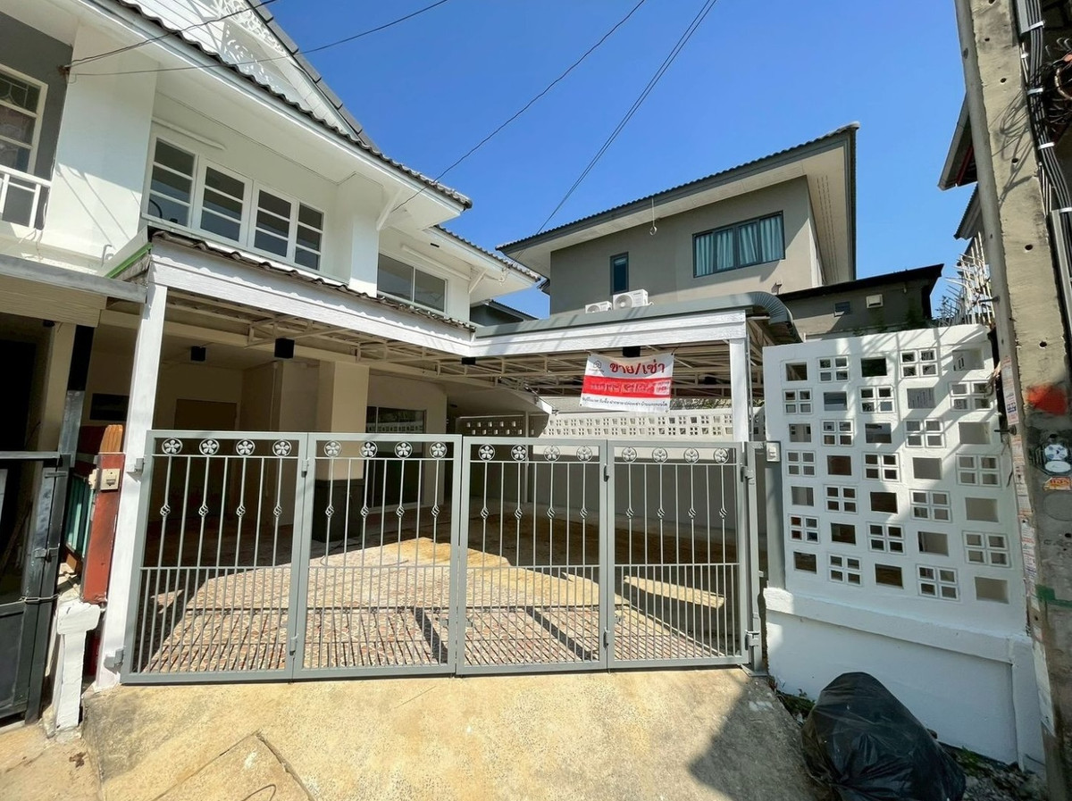 For SaleTownhomeNonthaburi, Bang Yai, Bangbuathong : Urgent sale! Townhouse behind Pruksa 14, Soi Wat Lat Pladuk. Renovated the whole house. Ready to move in!