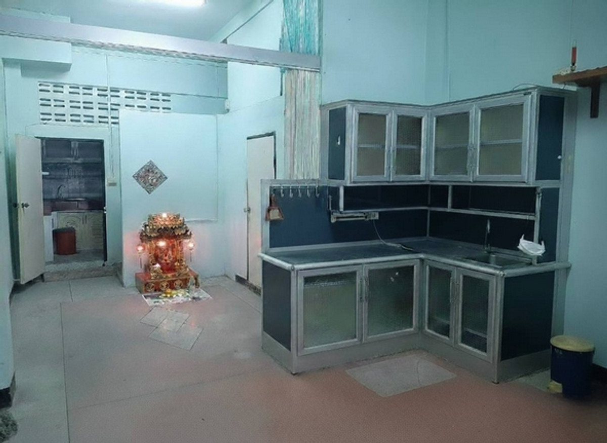 ให้เช่าอาคารพาณิชย์ราชเทวี พญาไท : อาคารพาณิชย์ให้เช่า 3 ชั้น ซอยพญานาค ใกล้ 7-11 ใกล้ BTS ราชเทวีเพียง 380 เมตร เท่านั้น เหมาะทำสำนักงาน ทำการค้า