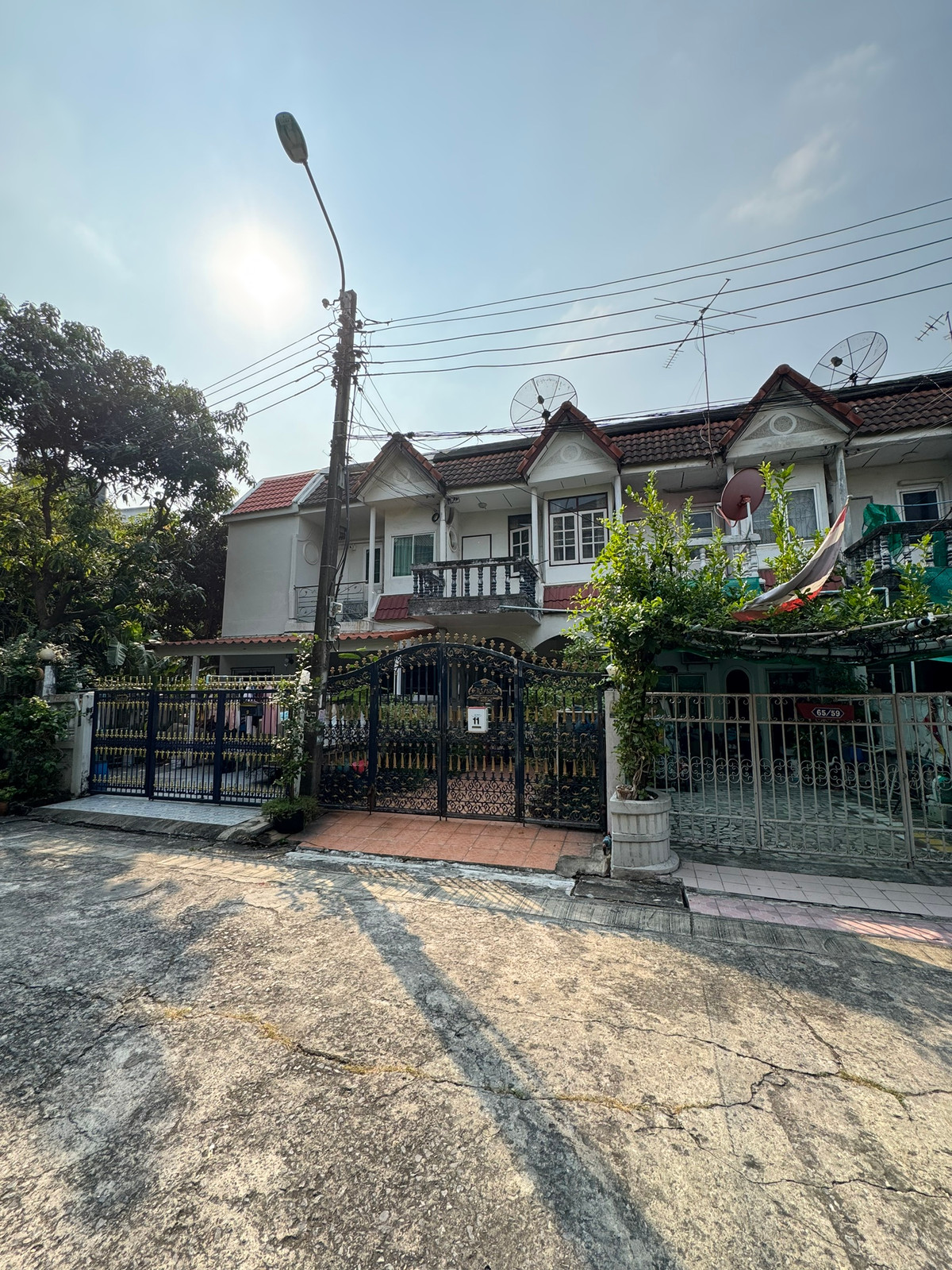 ขายทาวน์โฮมนวมินทร์ รามอินทรา : ขาย ทาวเฮ้า 2ชั้น  อยู่ ใกล้ ตลาดถนอมมิตร รถไฟฟ้า รามอินทรา กม.6