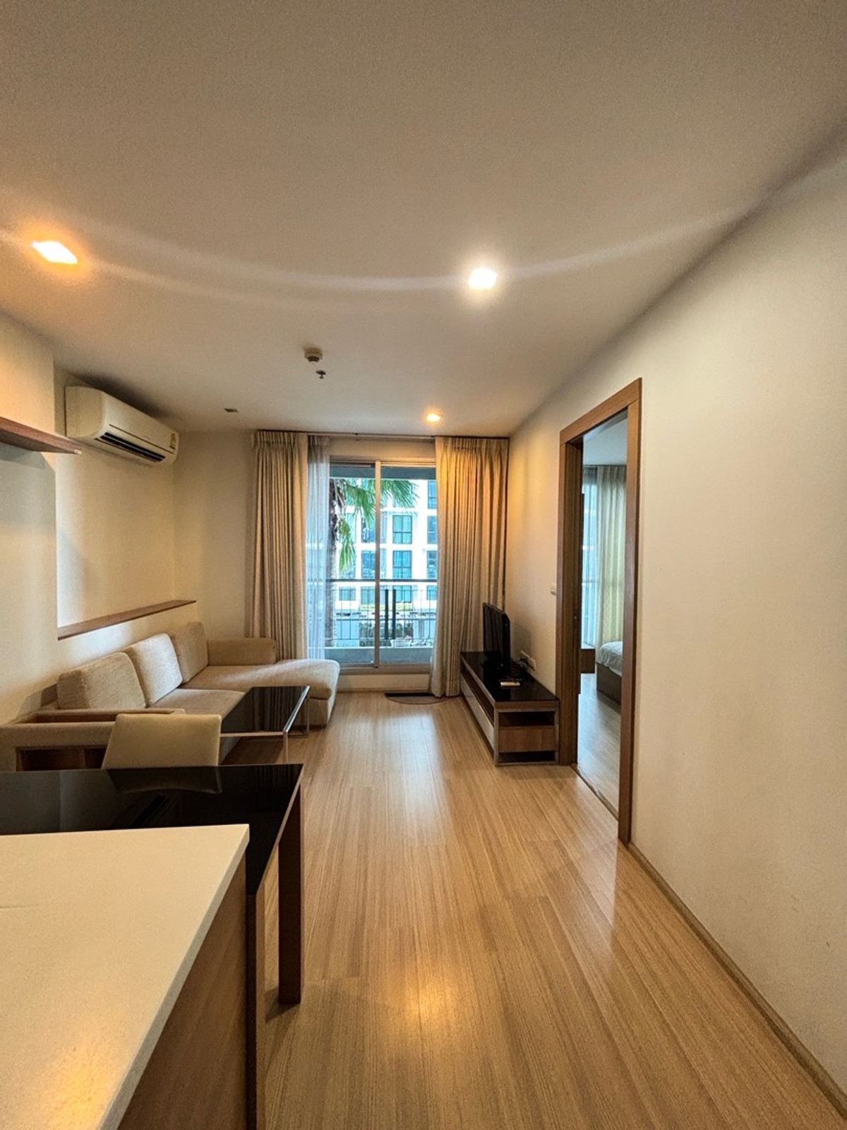 For SaleCondoRatchadapisek, Huaikwang, Suttisan : 🚨 Urgent sale! Condo next to MRT Huai Khwang 0 meters 🚨 Best price in the project, only 4.6 million baht.