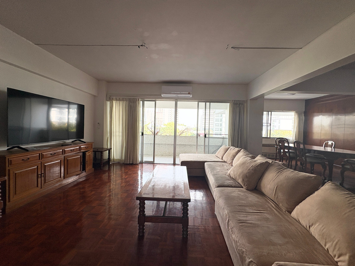 For RentSukhumvit, Asoke, Thonglor : Large 3BR Apartment in Thonglor | Pets Allowed | 280 sq.m 063-2492899