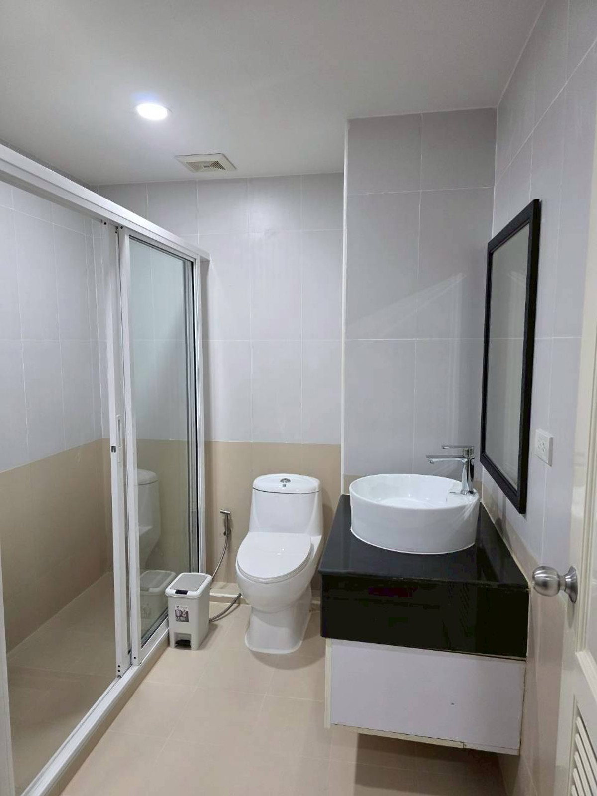 ให้เช่าคอนโดสุขุมวิท อโศก ทองหล่อ : ให้เช่าคอนโด แม่น้ำ รีไซด์ คอนโดมิเนียม (S15-0884)