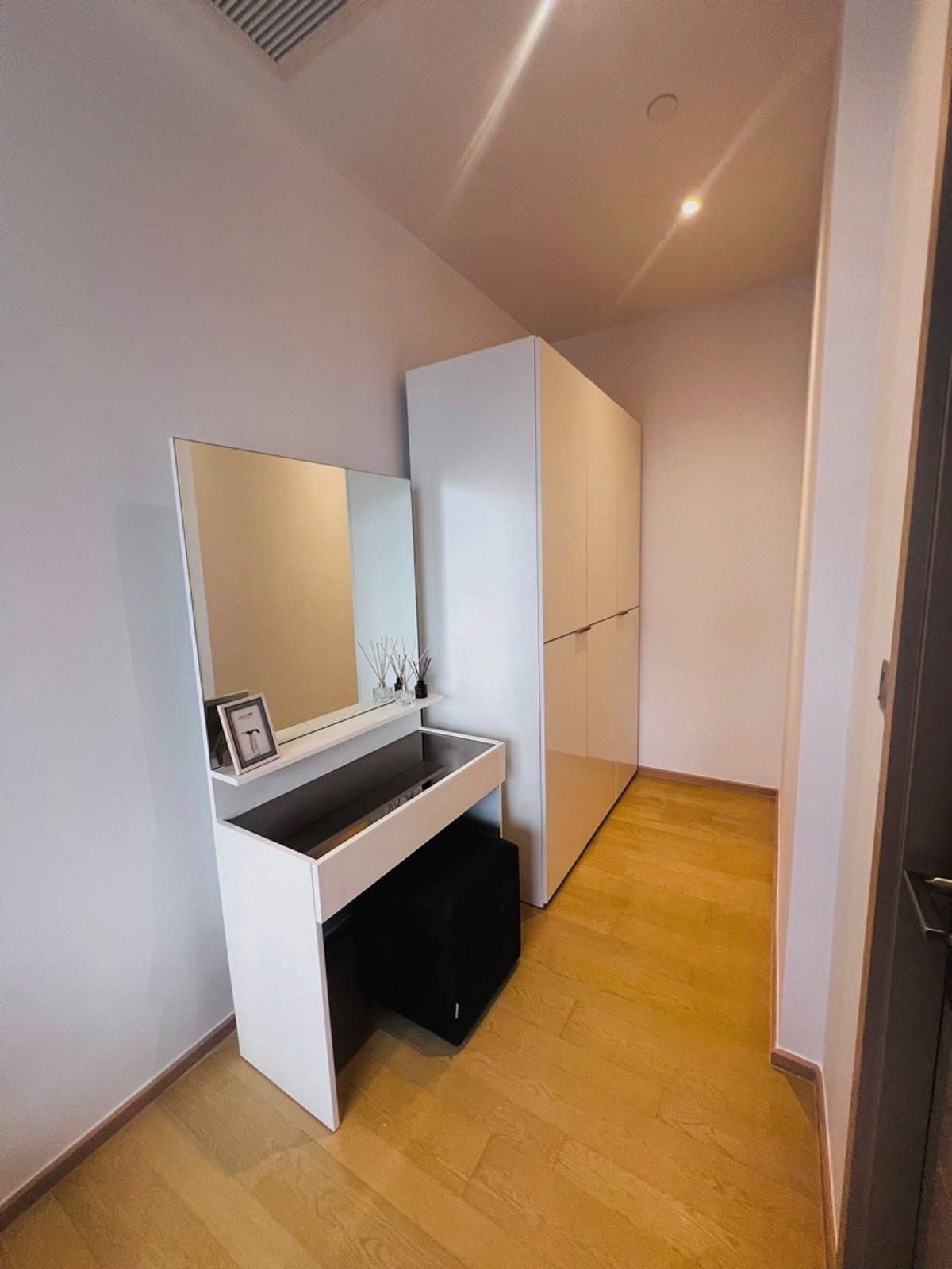 ให้เช่าคอนโดพระราม 9 เพชรบุรีตัดใหม่ RCA : ASHTON RAMA 9 | 1BR 42 SQM ชั้น 36 วิวเมืองแบบพาโนรามา  