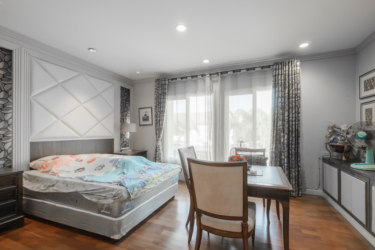 HouseEakachai, Bang Bon : The Palazzo Kanlapaphruek-Sathorn, close to the city, great value