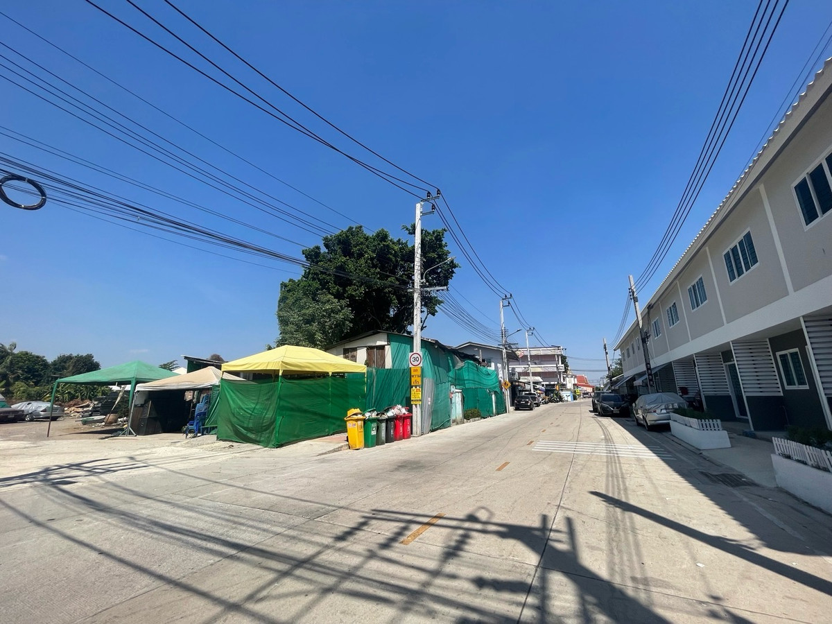 For SaleLandSapankwai,Jatujak : Land along Prem Prachakorn Canal, opposite Kasetsart University, area 1 rai 3 ngan 91 square wah.